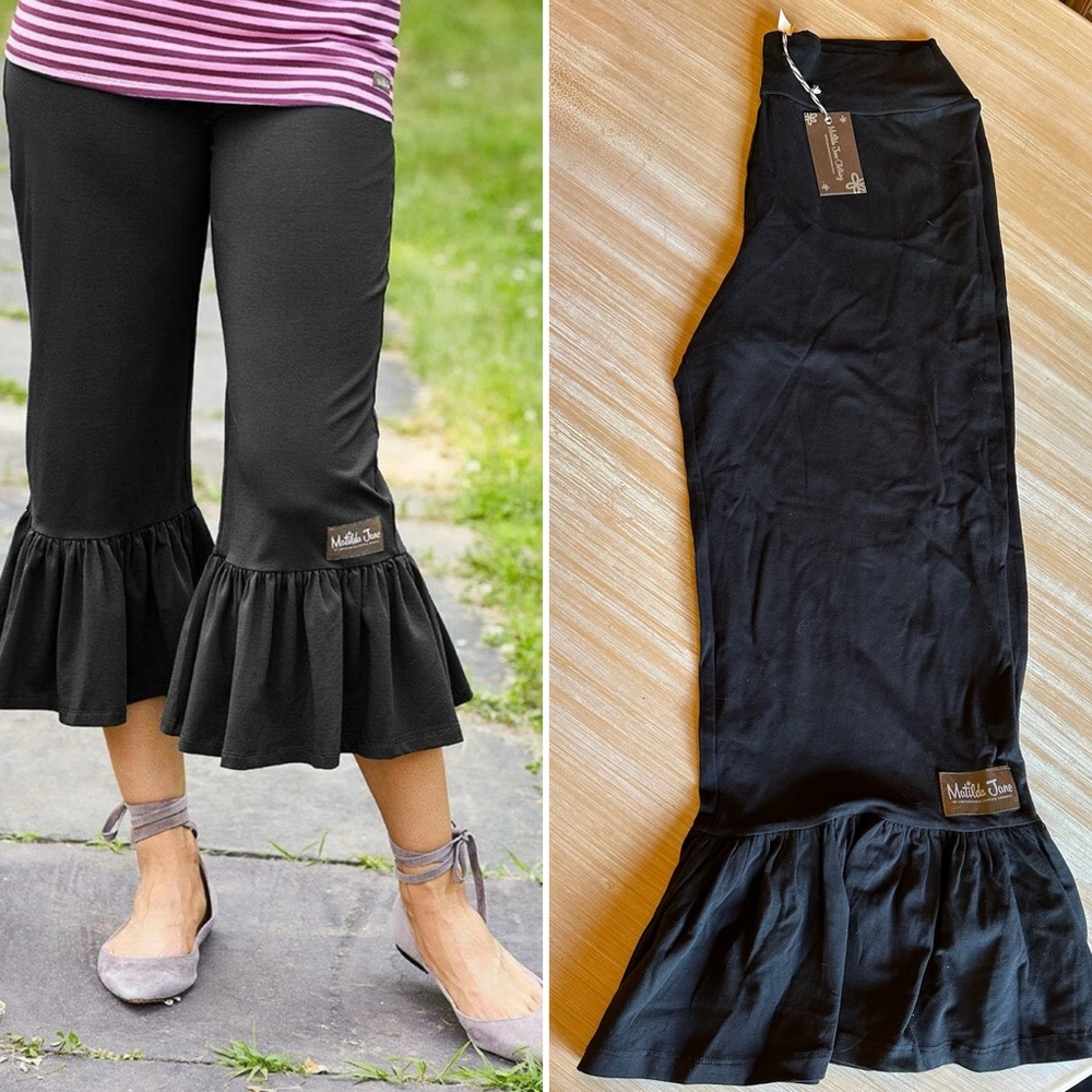 {Matilda Jane} NWT Big Ruffle crop leggings size L